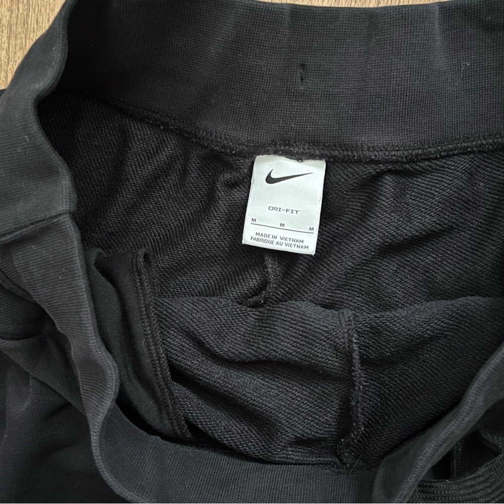 Nike Dri Fit Shorts Black Size Medium - Picture 3 of 3